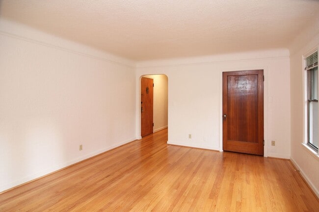 Interior Photo - Glen Arms