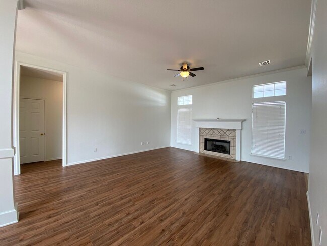 Foto del edificio - Great location with easy highway access.