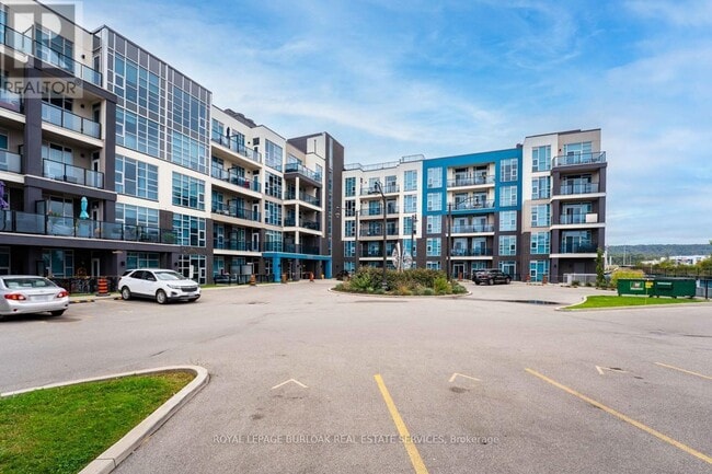 Building Photo - 10 Concord Pl