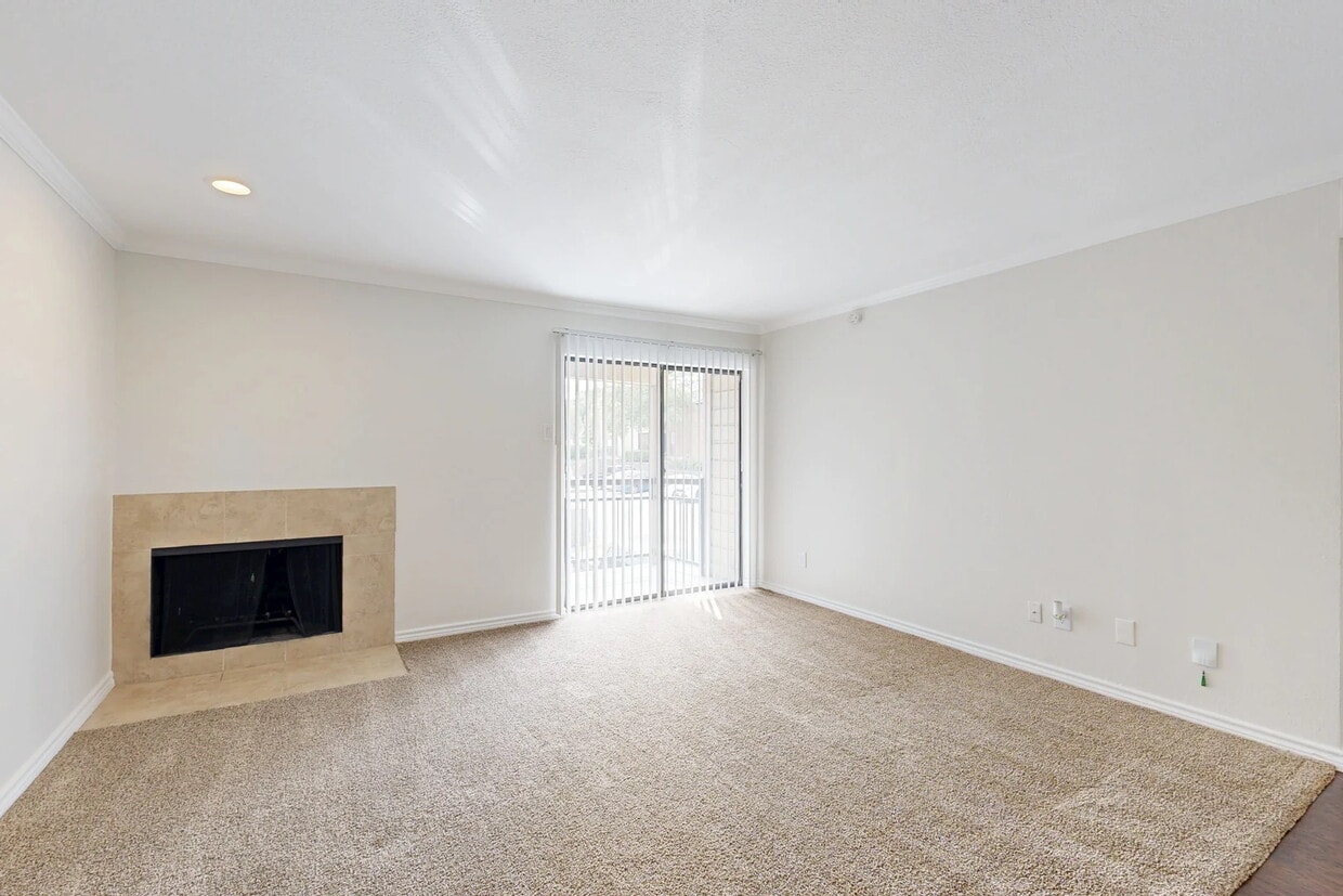 Photo - Lakeside Apartments