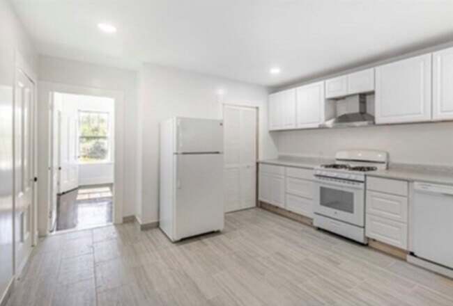 Building Photo - 16 Highland Ave