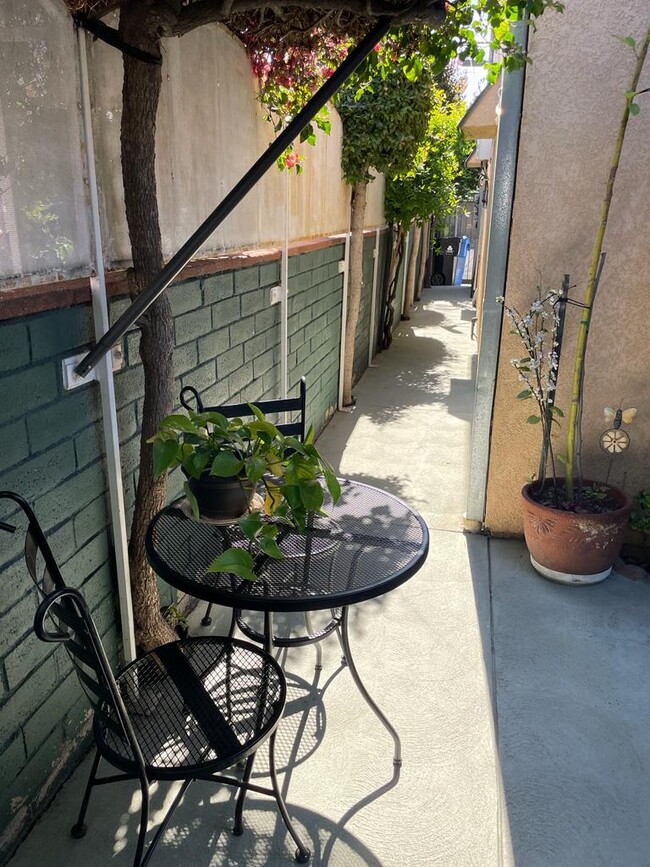 Building Photo - 1333 N McCadden Pl