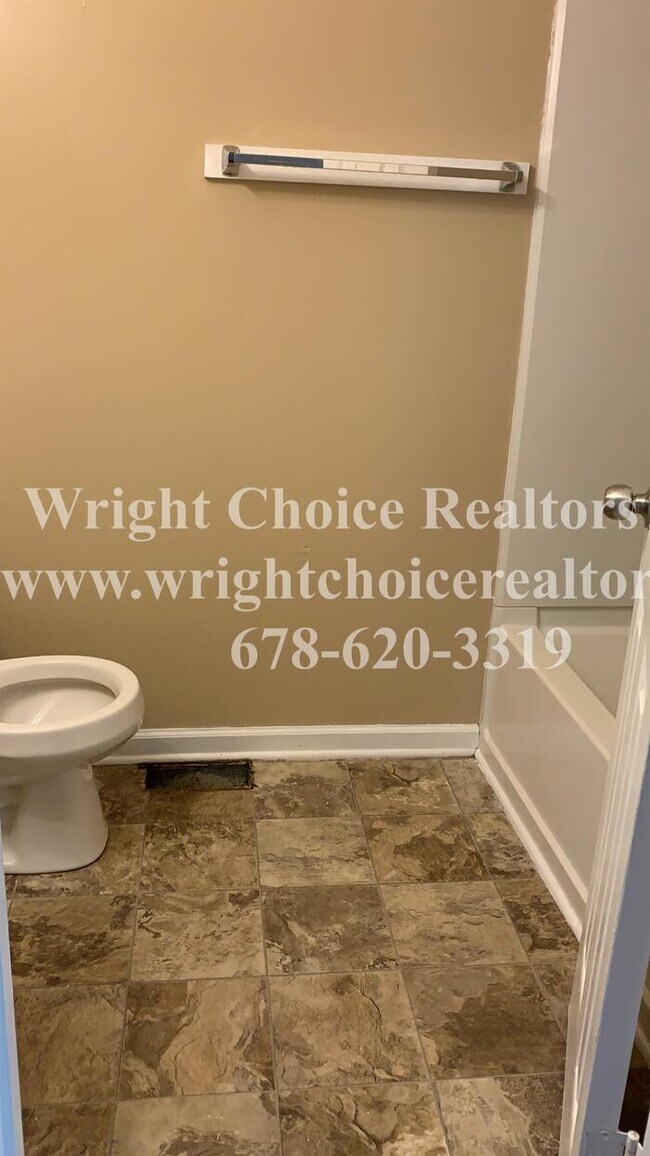 Foto del edificio - Lithonia Townhome 2 Bedrooms 2 1/2 Baths