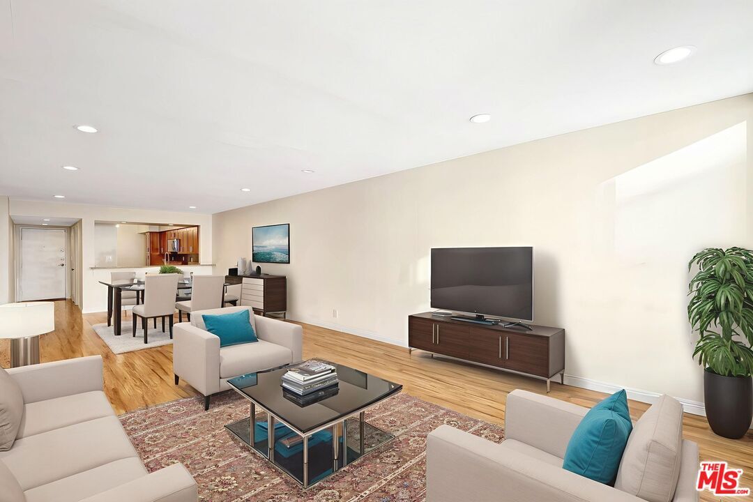 Primary Photo - 1900 Vine St