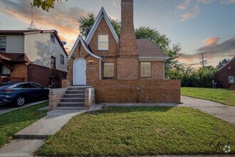 Building Photo - 5262 Dickerson Ave