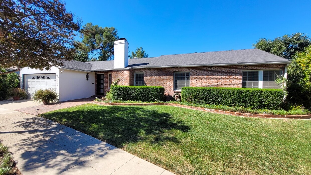 Foto principal - Gorgeous 3 Bed 2 Bath House In Whittier Co...