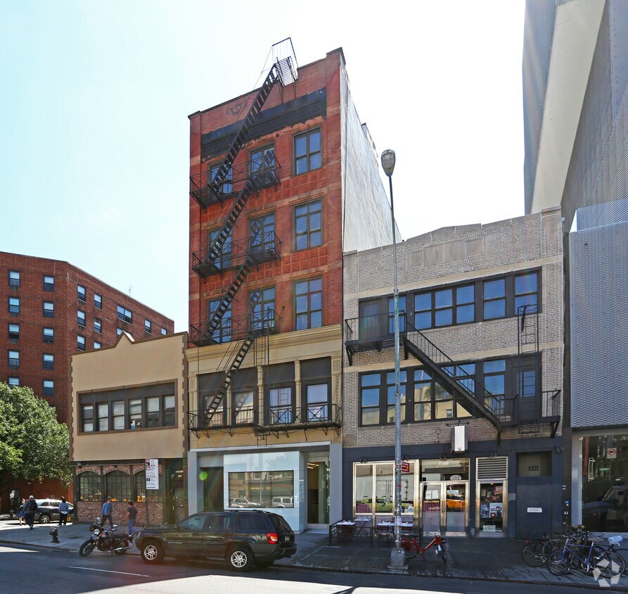 Building Photo - 243 Bowery