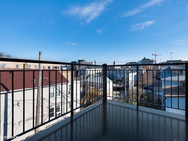 Foto del edificio - 1244 W Huron St