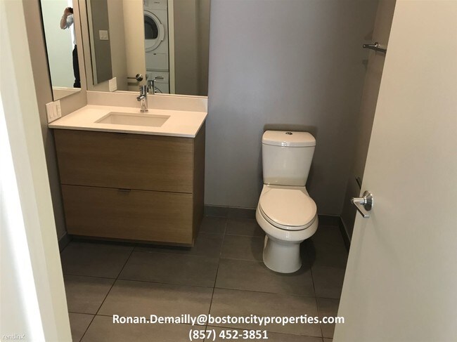 Foto del edificio - 1 br, 1 bath  - 1 Pelham Ter