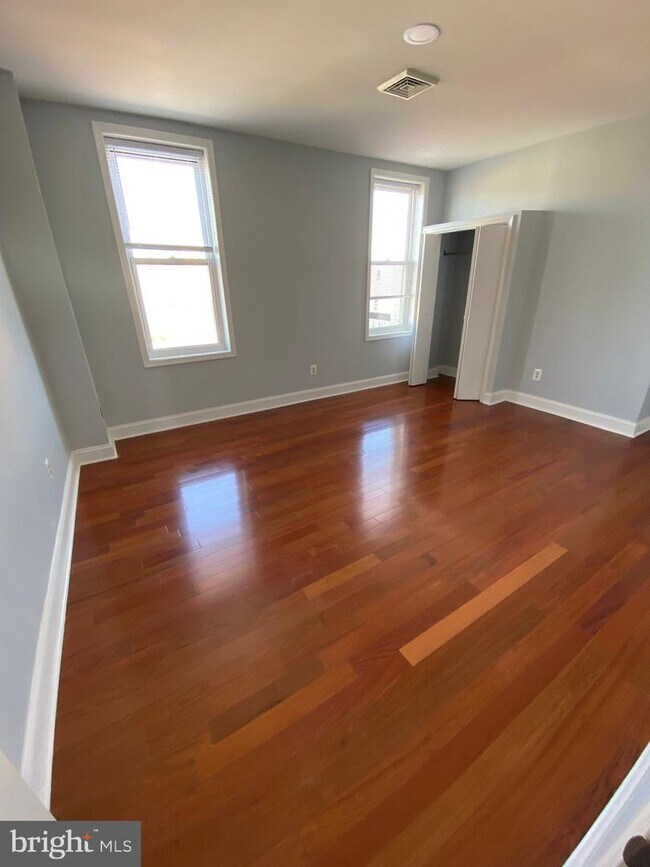 Building Photo - 2987 Frankford Ave