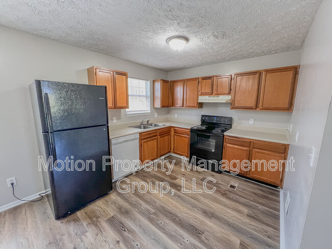 Foto del edificio - 804 Forest Dale Ln