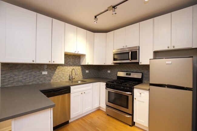 Building Photo - 2837 W Palmer