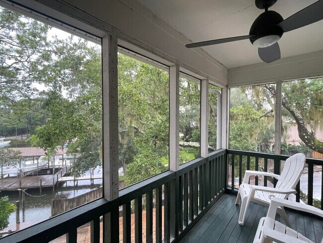Building Photo - 300 Yacht Club Dr