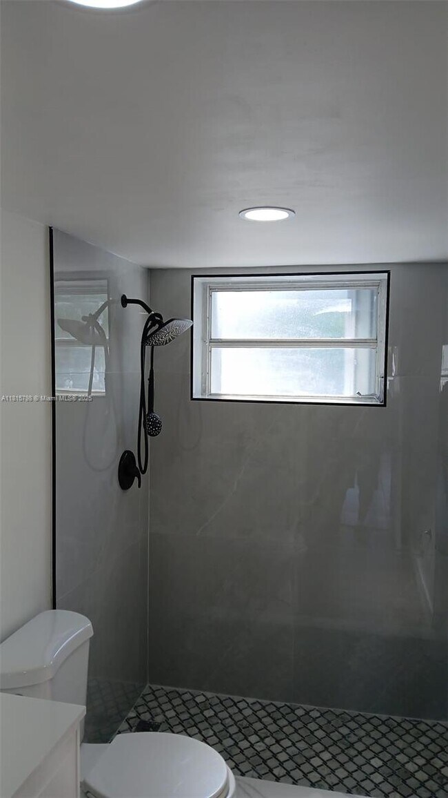 Foto del edificio - 9373 Fontainebleau Blvd