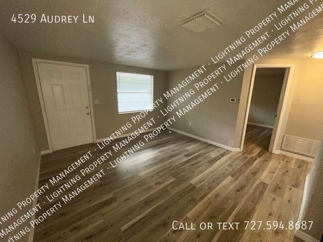 Foto del edificio - 4529 Audrey Ln