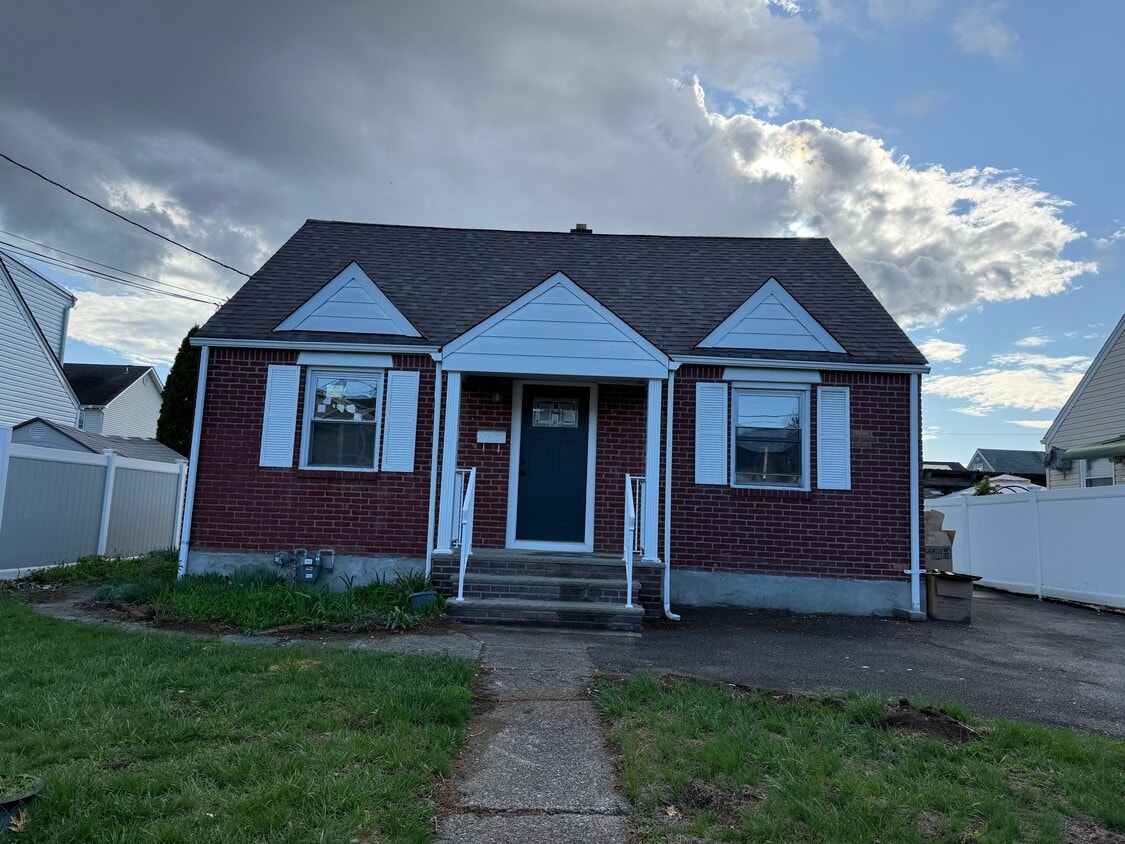 Photo - 593 Elm Ave (Saddle Brook, NJ)