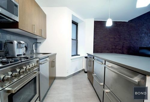 Building Photo - 37 Grove St