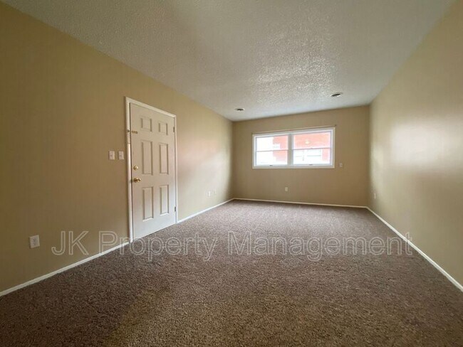 Foto del edificio - 4244 Central Ave