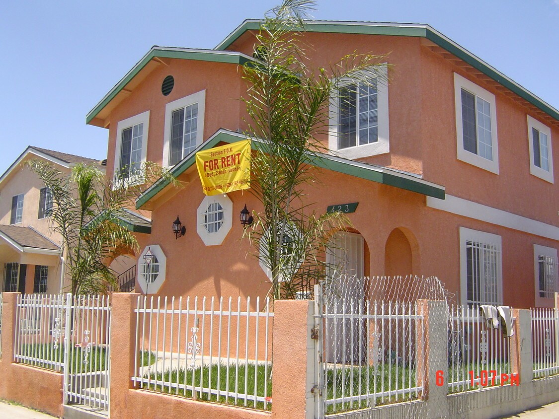 Building Photo - 423 W Century Blvd