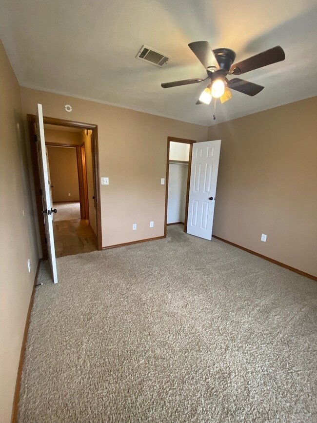 Building Photo - 25 Dallas Ln