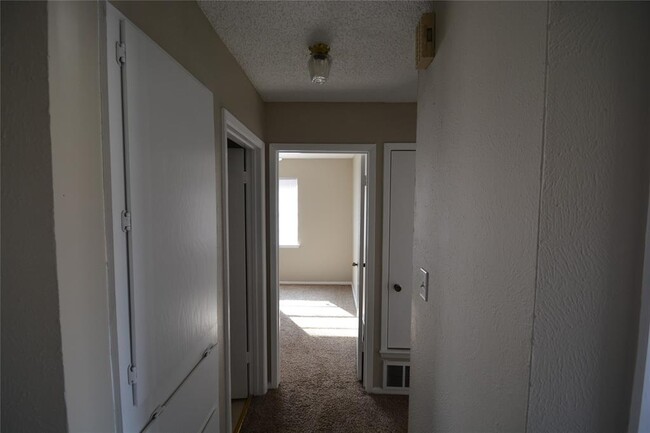 Building Photo - 839 Lakeview Ridge