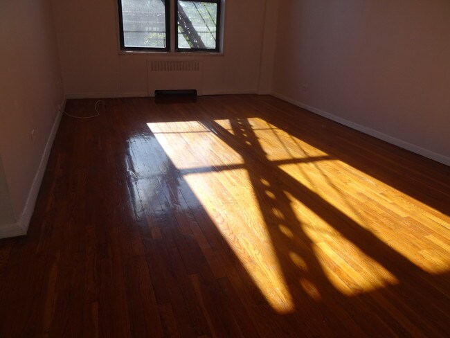 Building Photo - 525 W 235th St