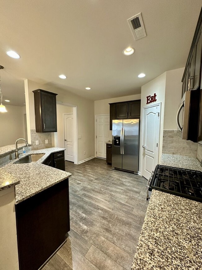 Building Photo - Beautiful, Well Kept, Townhouse in Popular Bridgemill