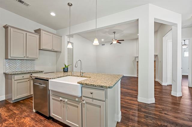 Building Photo - 3000 Crestwater Ridge