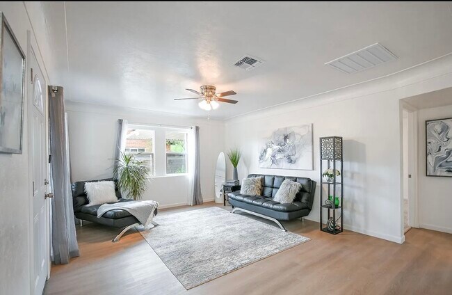 Living Room - 3008 N Richey Blvd