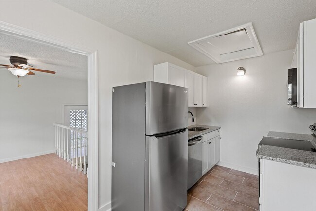 Building Photo - Amazing Three Bedroom Home For Rent!