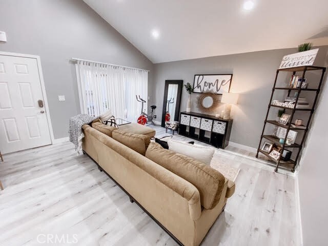 Foto del edificio - 2700 N Brea Blvd