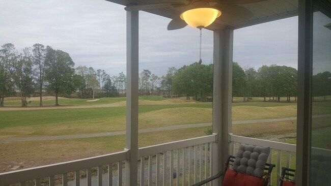 Foto del edificio - Nicely furnished 2 bedroom condo in River Oaks