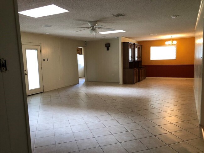 Foto del edificio - 6209 Glenhaven Dr
