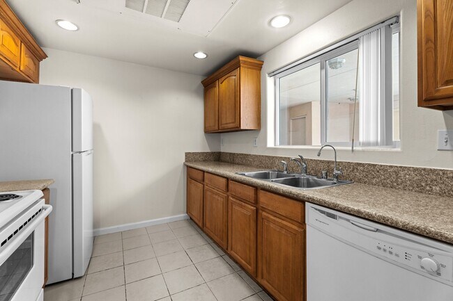 Foto del edificio - Spacious One-Bedroom in 55+ Monterey Park ...