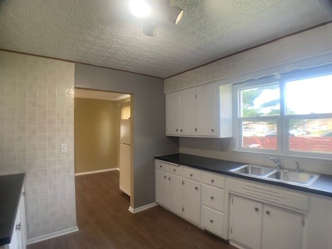 Building Photo - 1565 Albemarle St