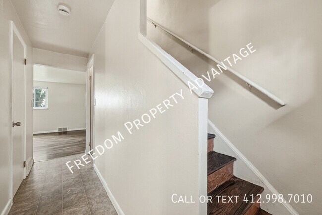 Building Photo - 2540 Park Hill Dr