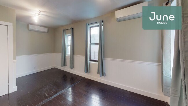 Building Photo - ROOM ONLY in 4-bed/2.0-bath Home