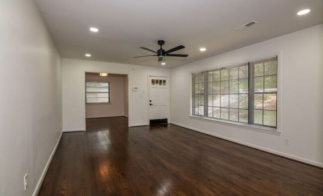 Building Photo - 514 22nd Ave S