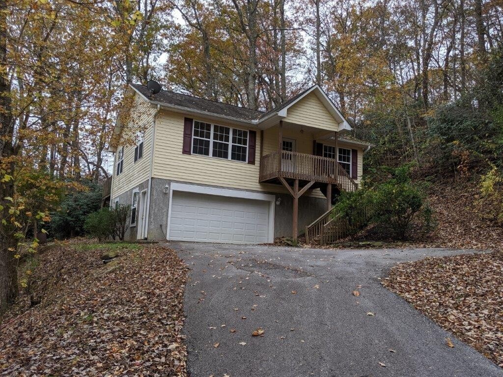 Primary Photo - 2/2 Home with Office/Bath/Closet