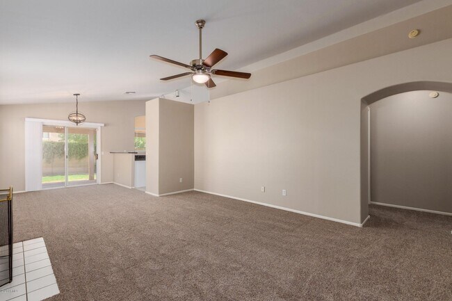 Foto del edificio - 4337 E Hartford Ave