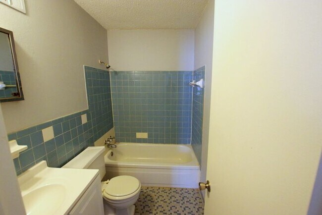 Building Photo - 1058 Poplar Ave