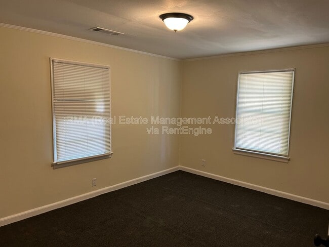 Building Photo - 716 Ray St