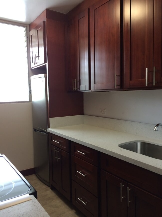 Building Photo - Makiki Bel-Aire - 1 BEDROOM/1 PARKING