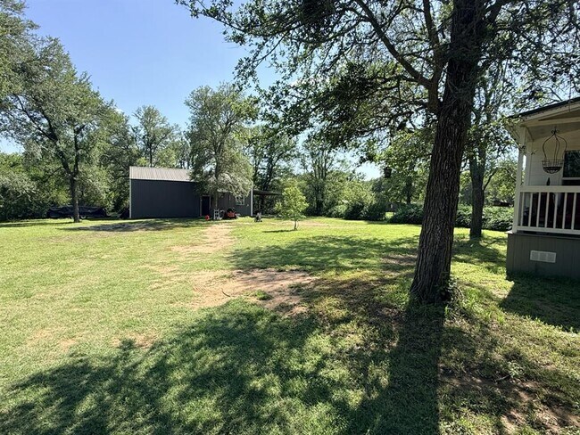 Foto del edificio - 227 Crooked Hollow Rd