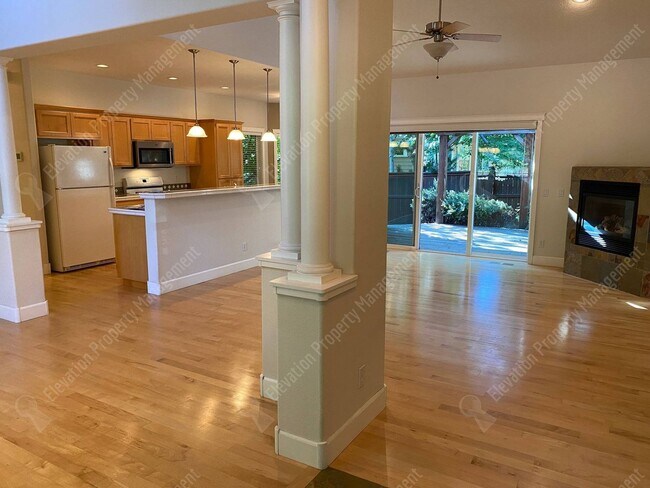 Building Photo - 3-BR 2-BA Boyd Acres Beauty