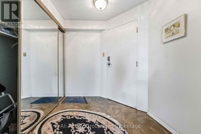 Photo du bâtiment - 1705 Playfair Dr
