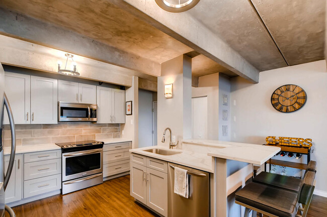 Kitchen - 777 N Washington St