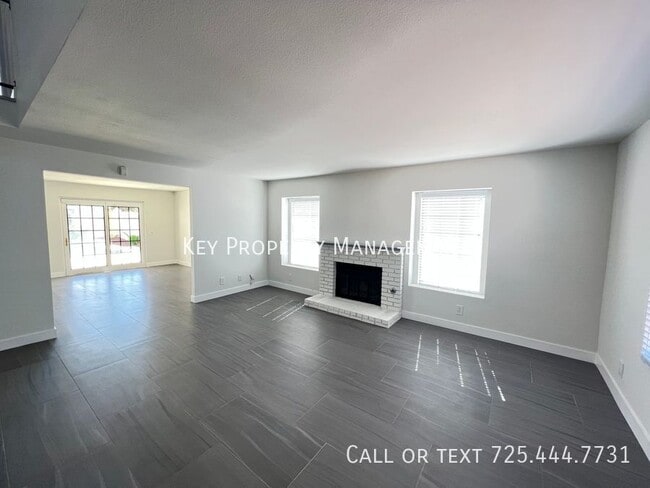 Building Photo - Prime Green Valley Home with Sparkling Poo...