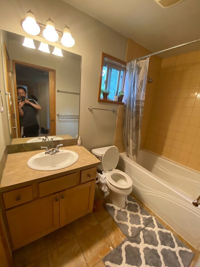 bath - 1535 15th Ave S