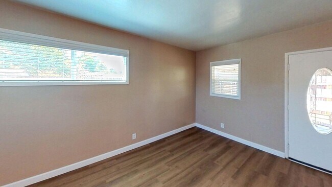 Foto del edificio - Spacious 2 Bedroom 1 Bath ADU in San Berna...